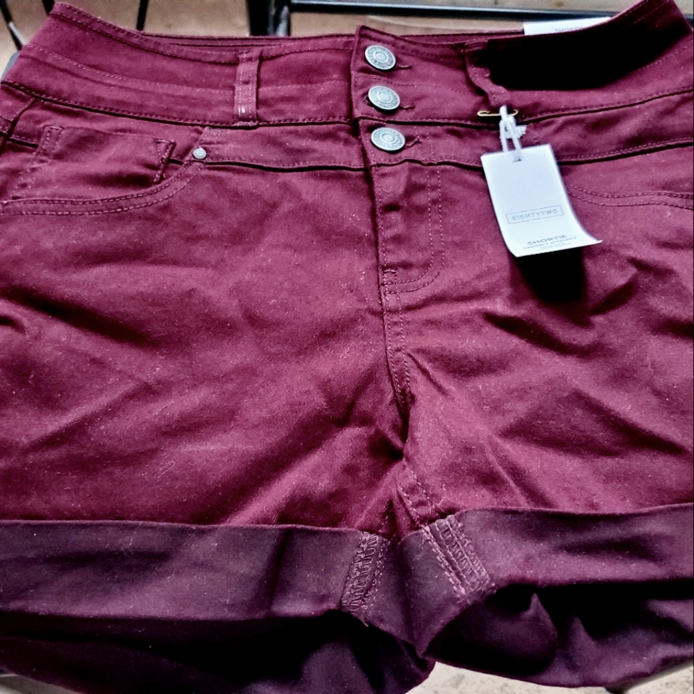 Ardene's High Rise Shorts, Dark Red Colour, Size 9 ( M ) - Picture 6 of 12